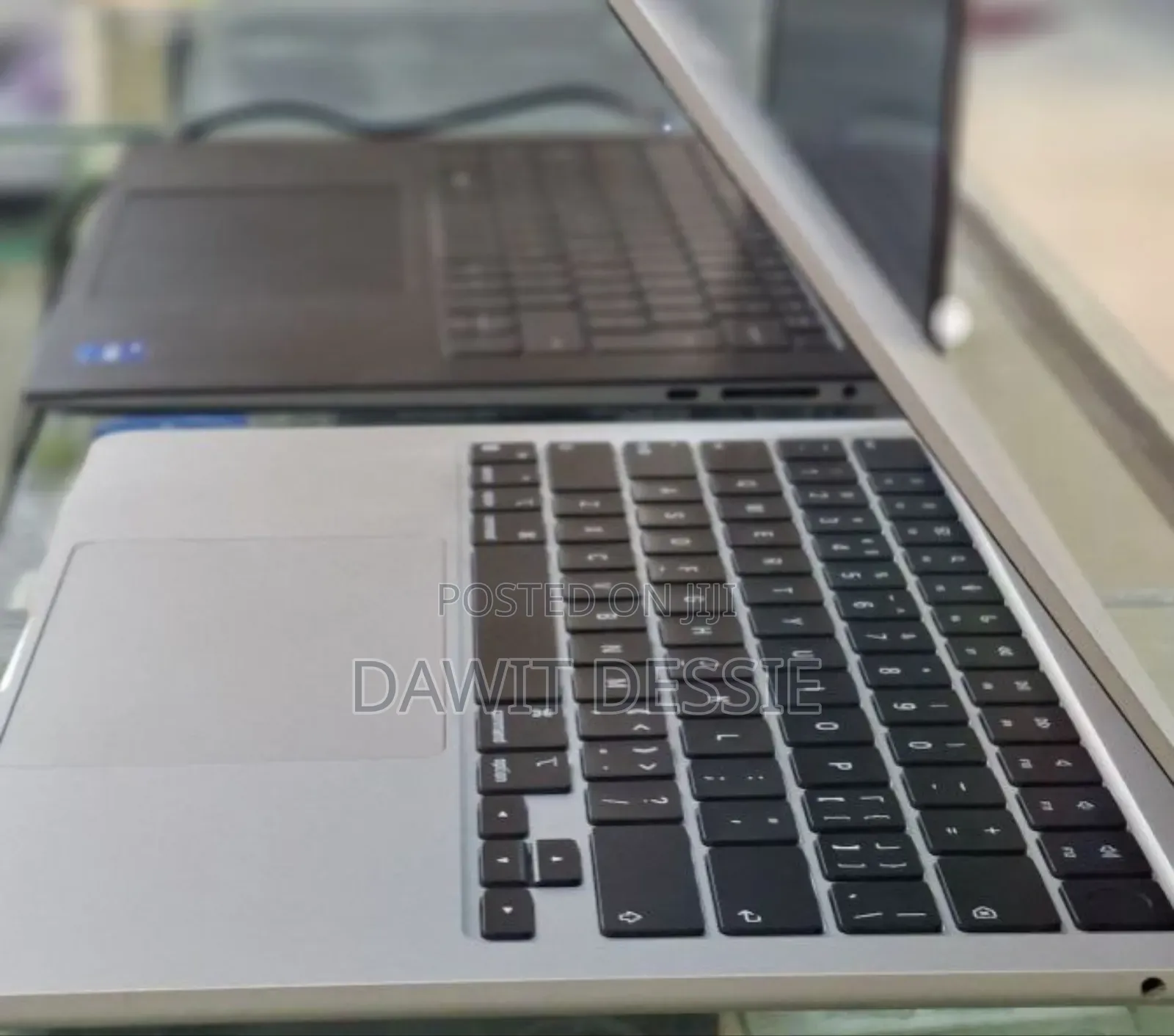 New Laptop Apple MacBook Air 2022 M2 8GB SSD 256GB