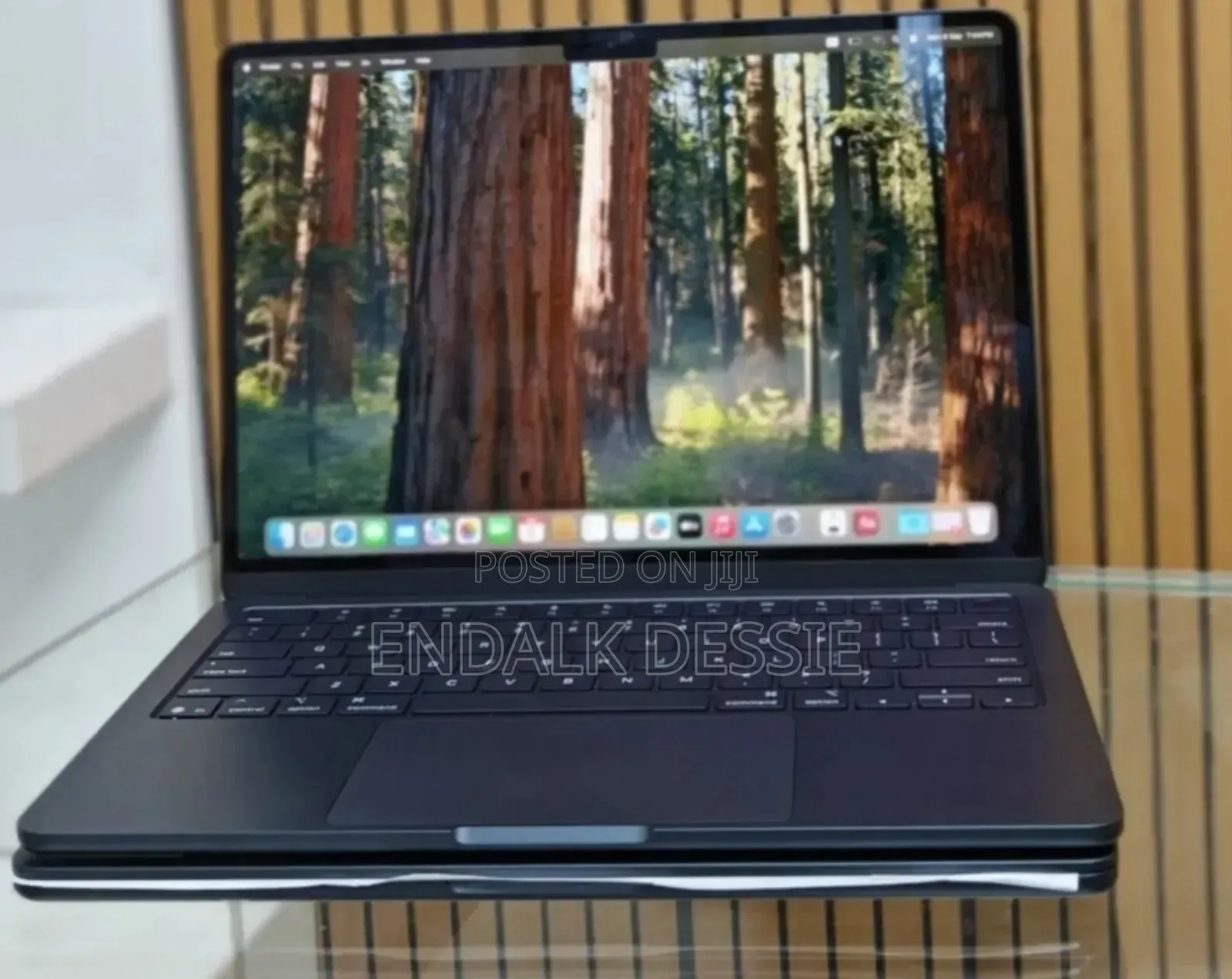 New Laptop Apple MacBook Air 2024 M3 13-inch 8GB Apple M3 SSD 256GB