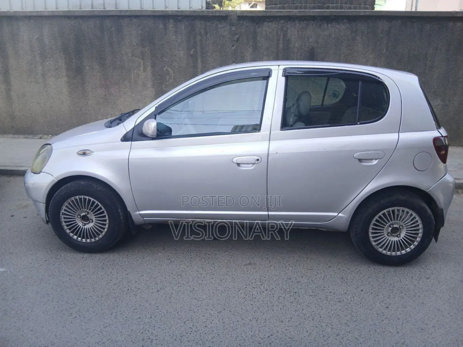 Toyota Vitz 2001 Silver