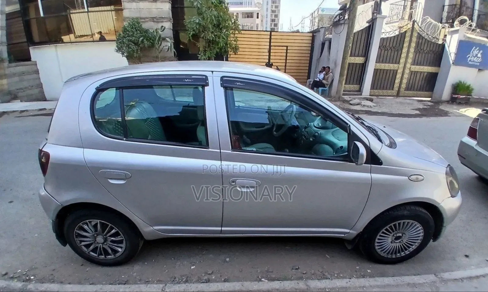 Toyota Vitz 2001 Silver