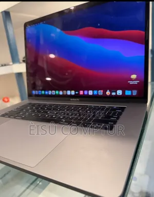 New Laptop Apple MacBook 2016 2GB Intel Core i7 SSD 256GB