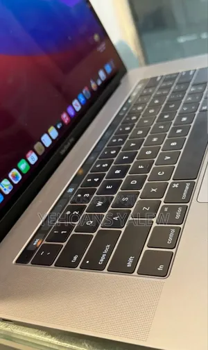 New Laptop Apple MacBook Pro 2016 16GB Intel Core I7 SSD 256GB