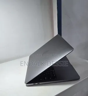 New Laptop Apple MacBook 2016 8GB Intel Core I7 SSD 512GB