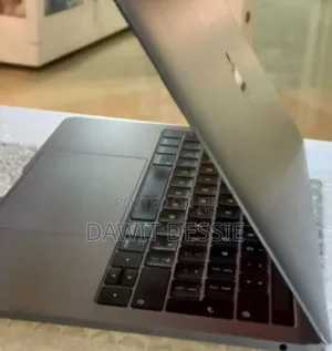 Photo - New Laptop Apple MacBook Pro 2019 8GB SSD 128GB