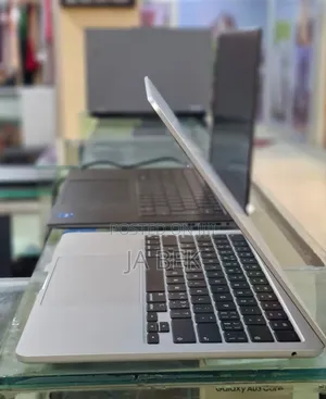 New Laptop Apple MacBook Air 2022 M2 8GB Apple M2 SSD 256GB