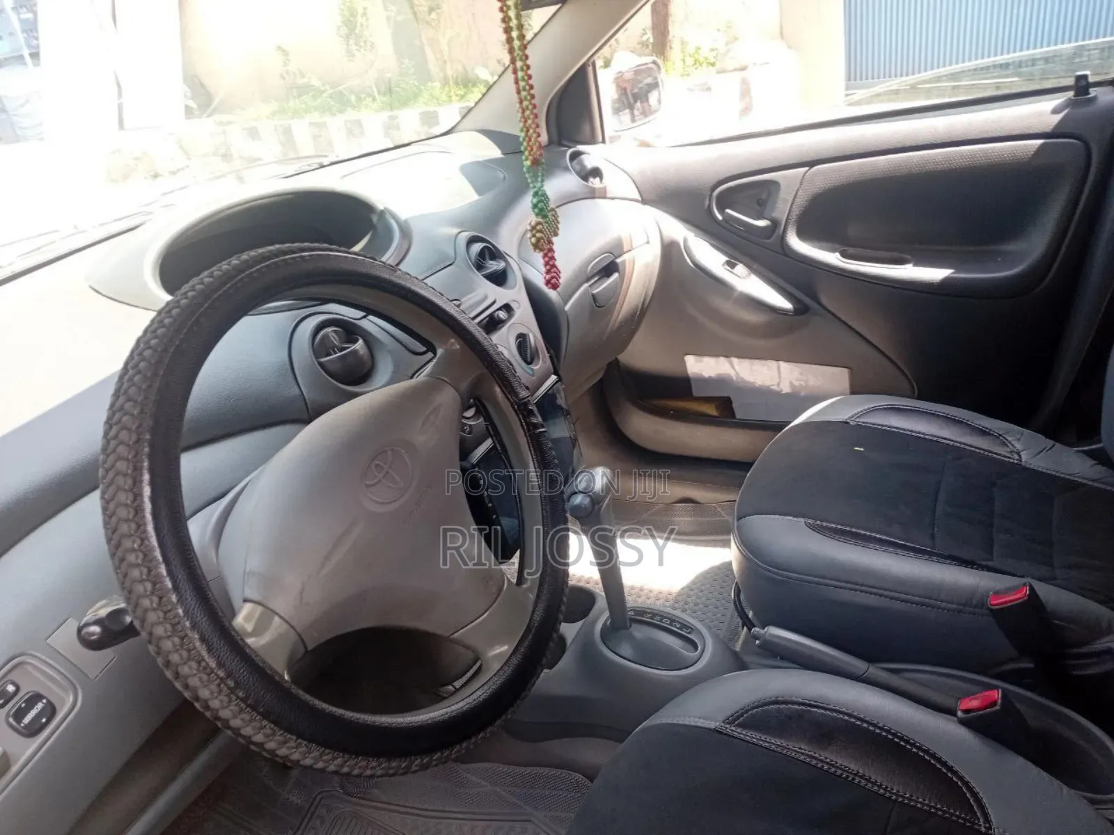 Toyota Vitz 2001 Silver