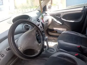 Toyota Vitz 2001 Silver