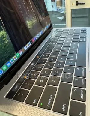 New Laptop Apple MacBook Pro 2019 8GB Intel Core I5 SSD 512GB