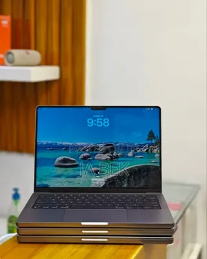 New Laptop Apple MacBook Pro M1 32GB Apple M1 Pro SSD 512GB