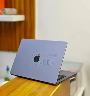 New Laptop Apple MacBook Pro M1 16GB Apple M1 Pro SSD 512GB