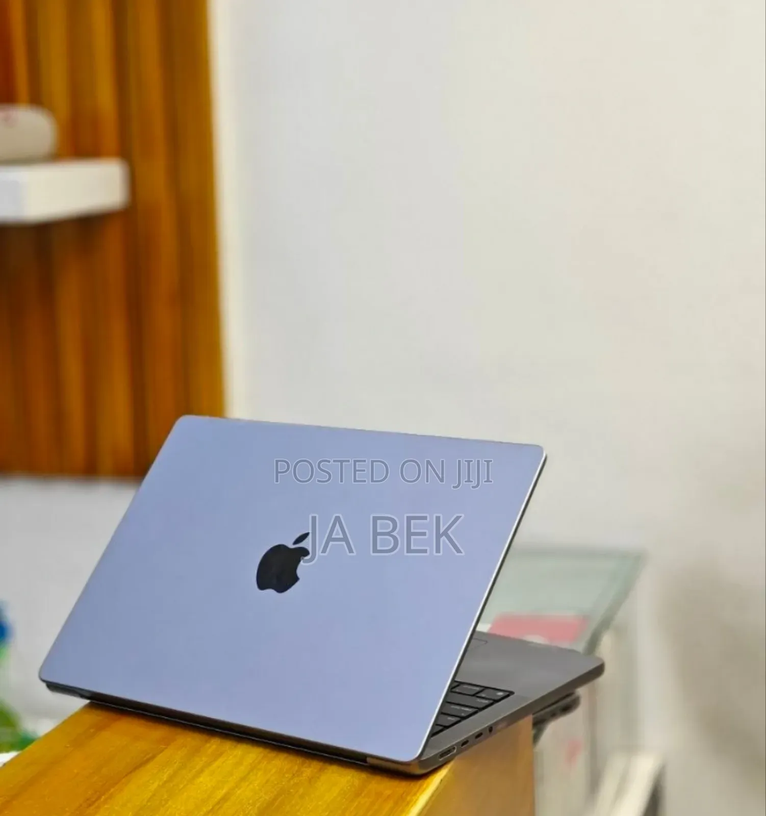 New Laptop Apple MacBook Pro M1 16GB Apple M1 Pro SSD 512GB