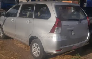 Photo - Toyota Avanza 2013 Silver