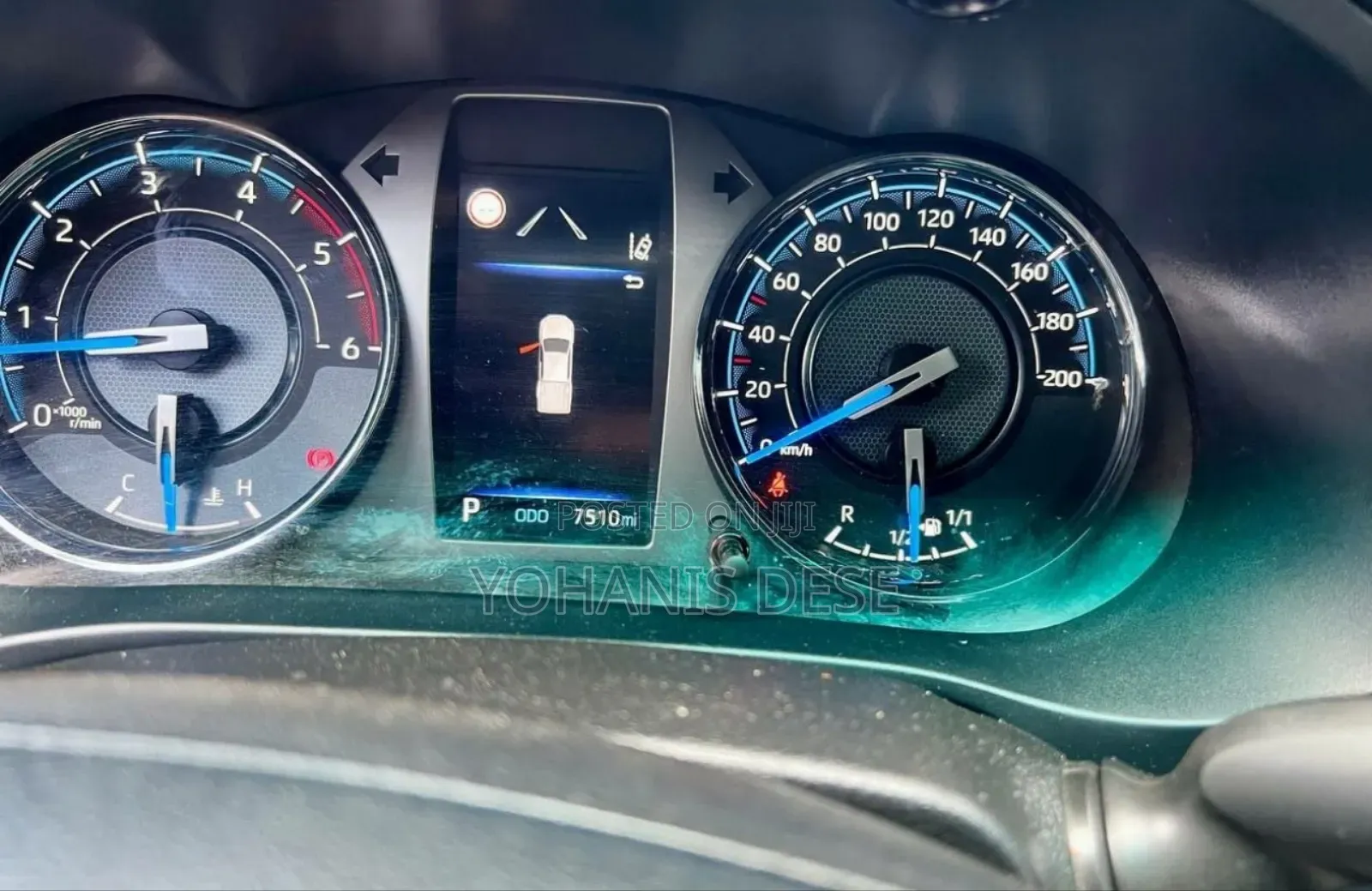 Toyota Hilux 2024 Gray