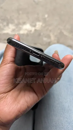 Photo - Apple iPhone 11 Pro 512 GB Gray