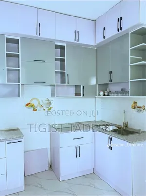 Photo - Kitchen Cabinet በውሀ እንዳይበላሽ ዘኮሎው እንጨት