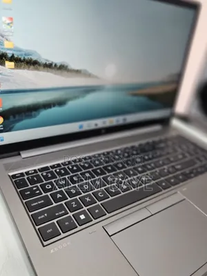 New Laptop HP ZBook Firefly G8 16GB Intel Core I7 SSD 1T
