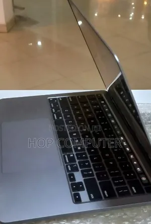 New Laptop Apple MacBook Pro 2020 M1 8GB Apple M1 SSD 256GB