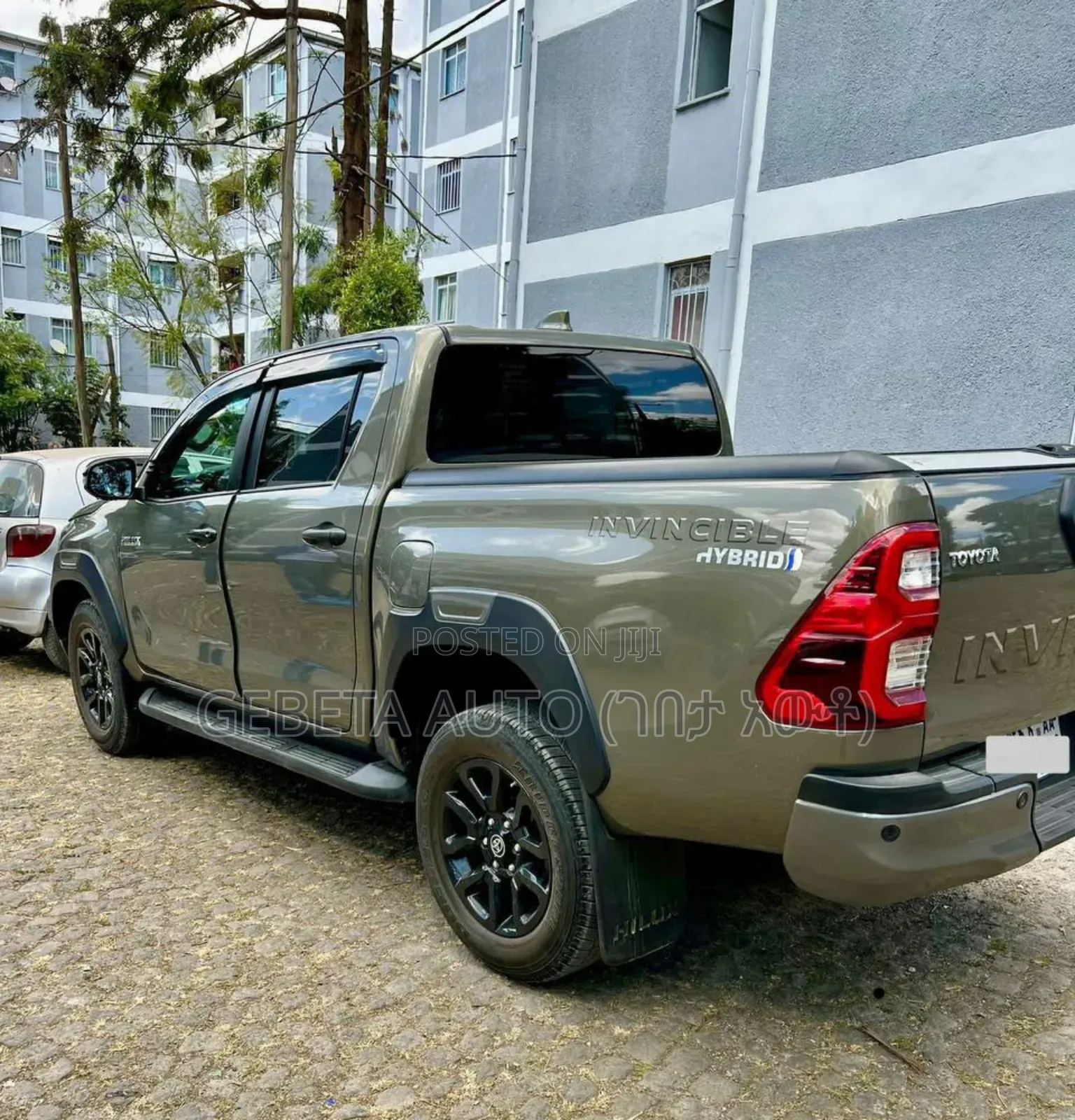 Toyota Hilux 2024 Brown