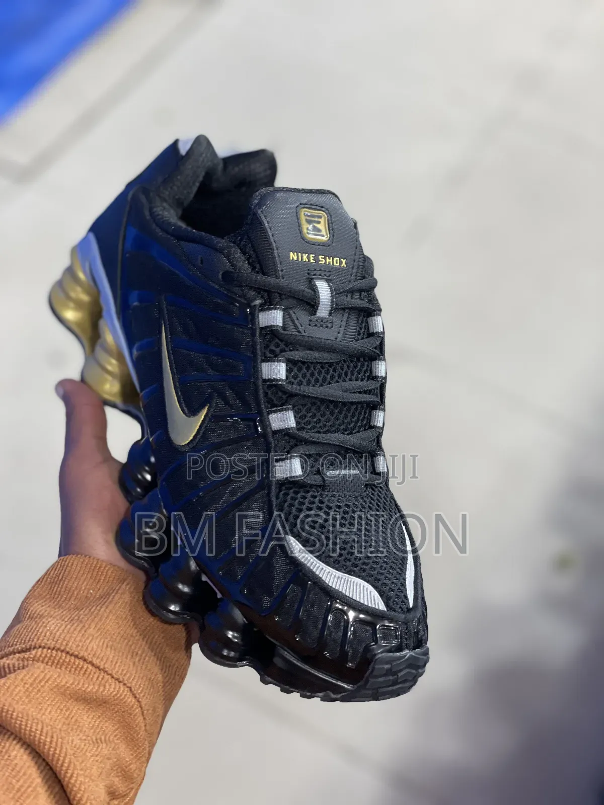Nike Shox Tl in Striking Black and Gold