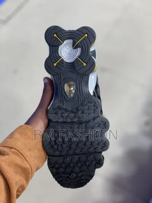 Nike Shox Tl in Striking Black and Gold