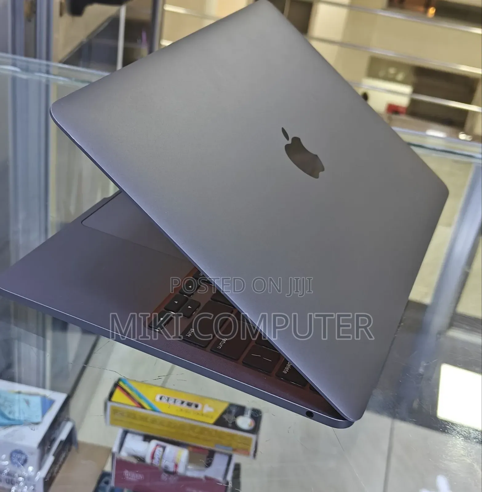 New Laptop Apple MacBook Pro 2022 M2 8GB Intel SSD 256GB