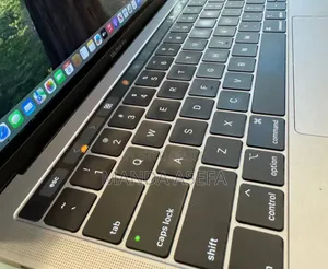 New Laptop Apple MacBook Pro 2019 8GB Intel Core I5 SSD 512GB