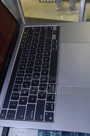 New Laptop Apple MacBook Pro 2022 M2 8GB Apple M2 SSD 256GB