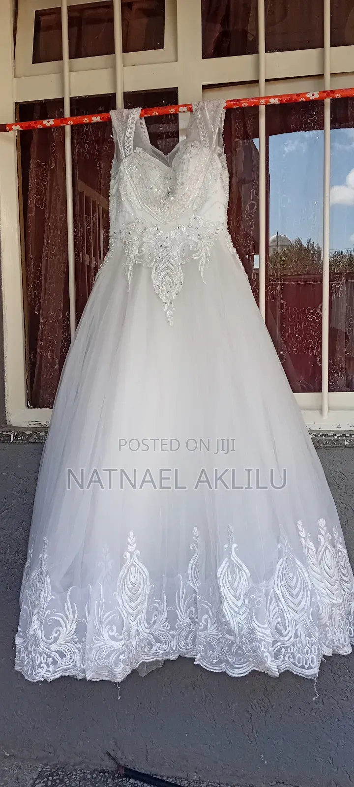 የተለያዩ የሙሾራ ልብሶች የሚሸጡ ቬሎ