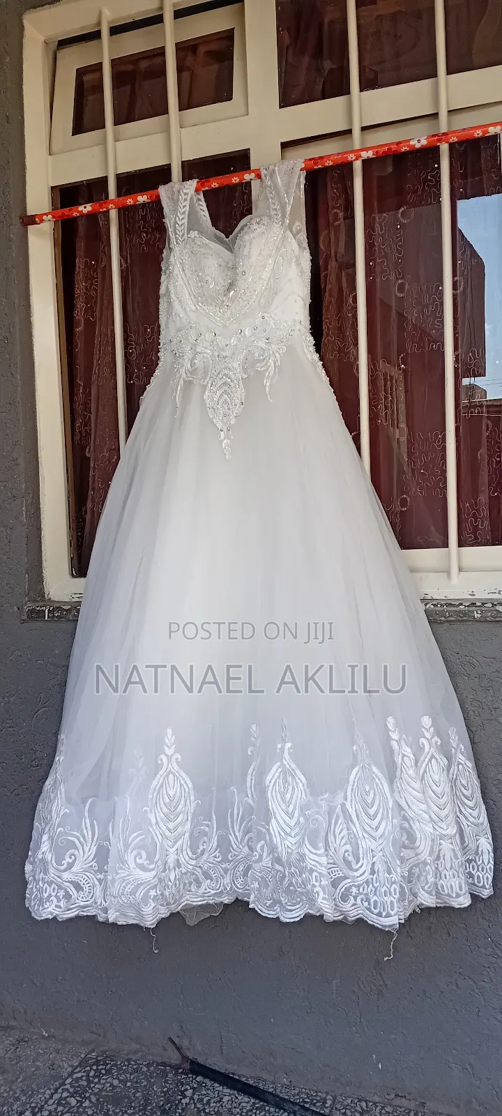 የተለያዩ የሙሾራ ልብሶች የሚሸጡ ቬሎ