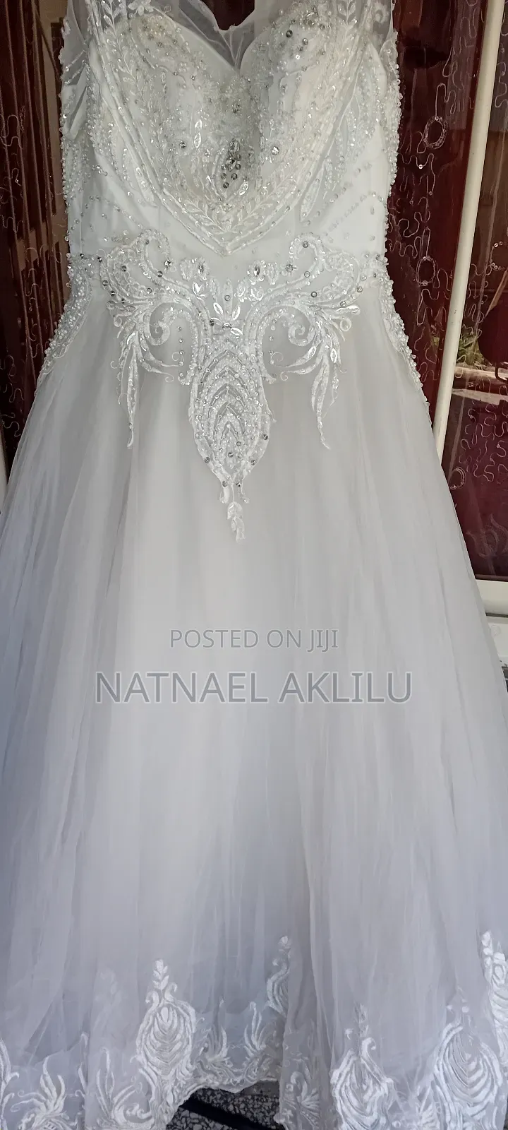 የተለያዩ የሙሾራ ልብሶች የሚሸጡ ቬሎ