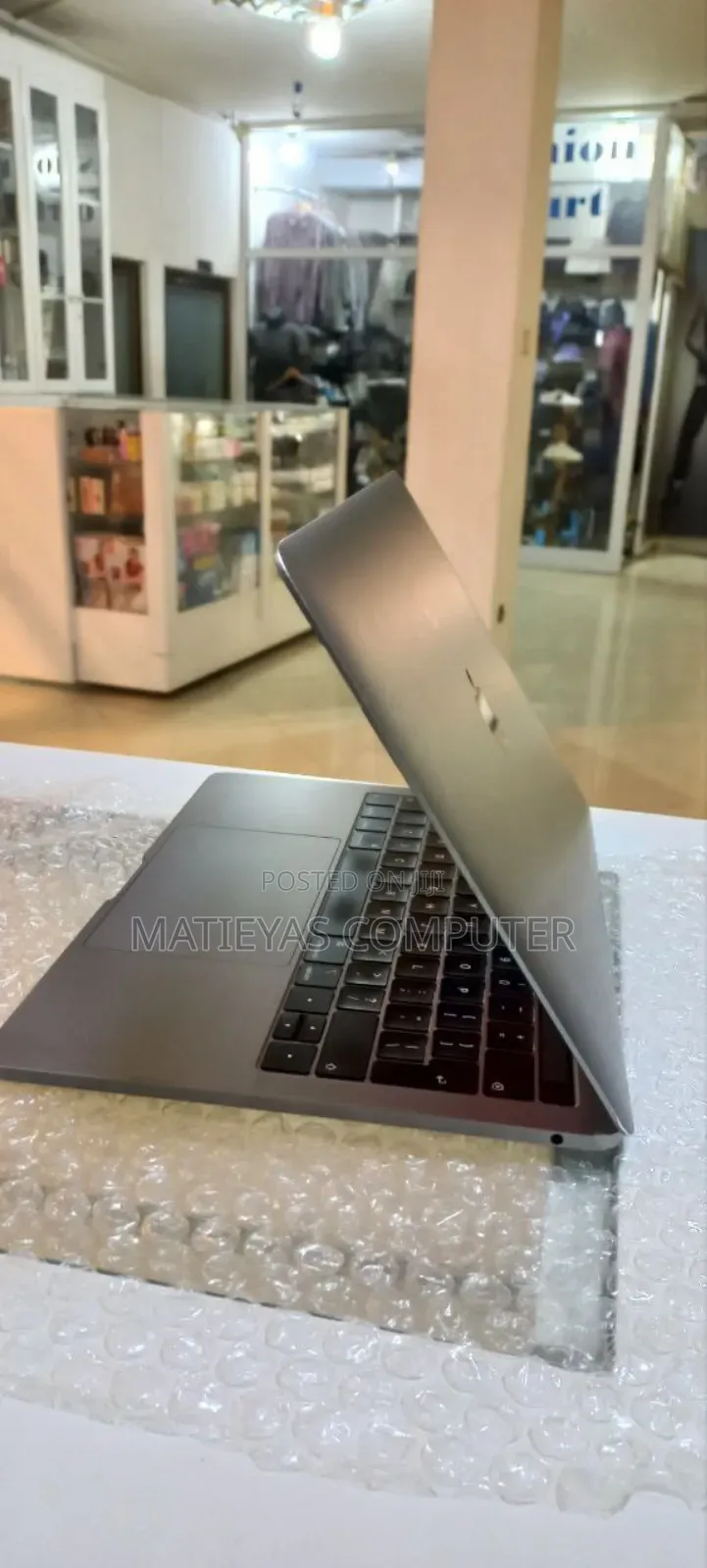 New Laptop Apple MacBook Pro 2019 8GB SSD 128GB