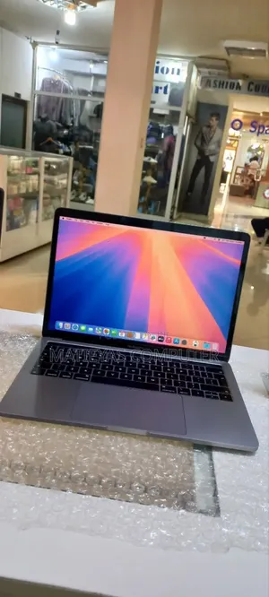 New Laptop Apple MacBook Pro 2019 8GB SSD 128GB