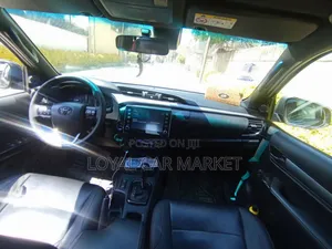 Toyota Hilux 2021 Gray