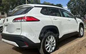 Toyota Corolla Cross Hybrid 2024 White