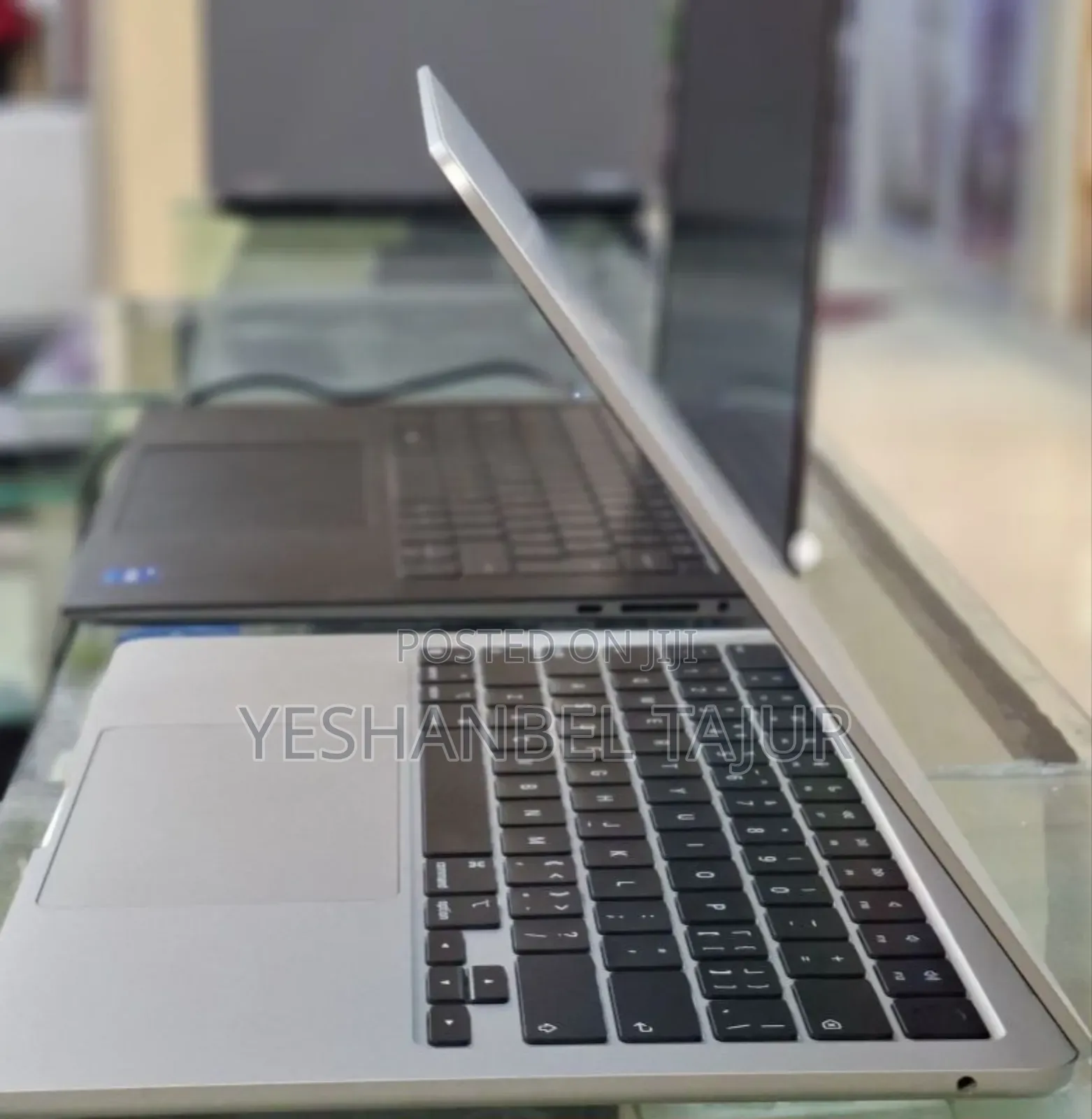 New Laptop Apple MacBook Air 2022 M2 8GB Apple M2 SSD 256GB