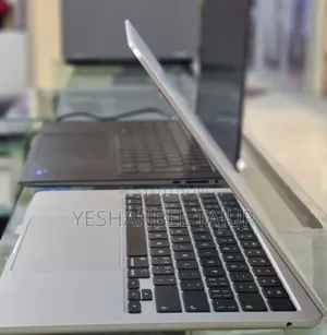 Photo - New Laptop Apple MacBook Air 2022 M2 8GB Apple M2 SSD 256GB