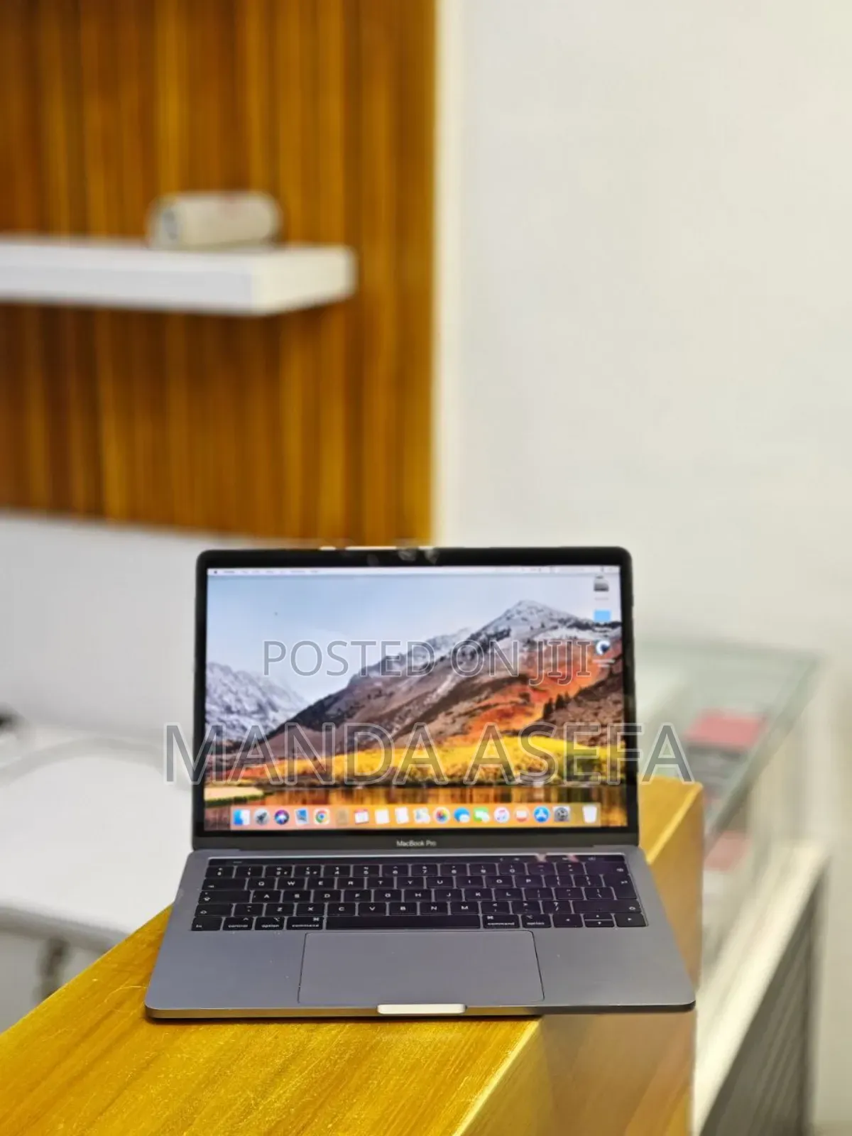 New Laptop Apple MacBook Pro 2019 16GB Intel Core I5 SSD 256GB
