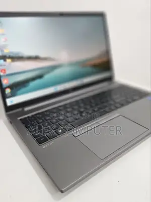 New Laptop HP ZBook Firefly G8 16GB Intel Core I7 SSD 1T