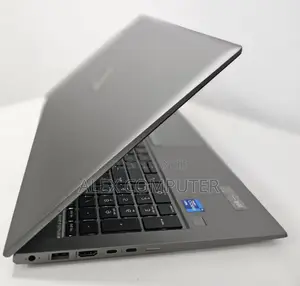 New Laptop HP ZBook Firefly G8 16GB Intel Core I7 SSD 1T