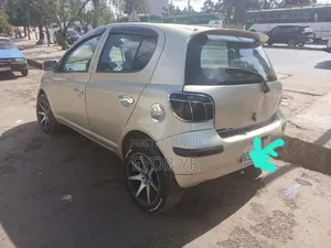 Toyota Vitz 2002 Gold