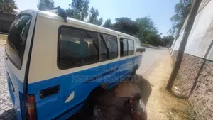 Toyota HiAce 1989 Blue