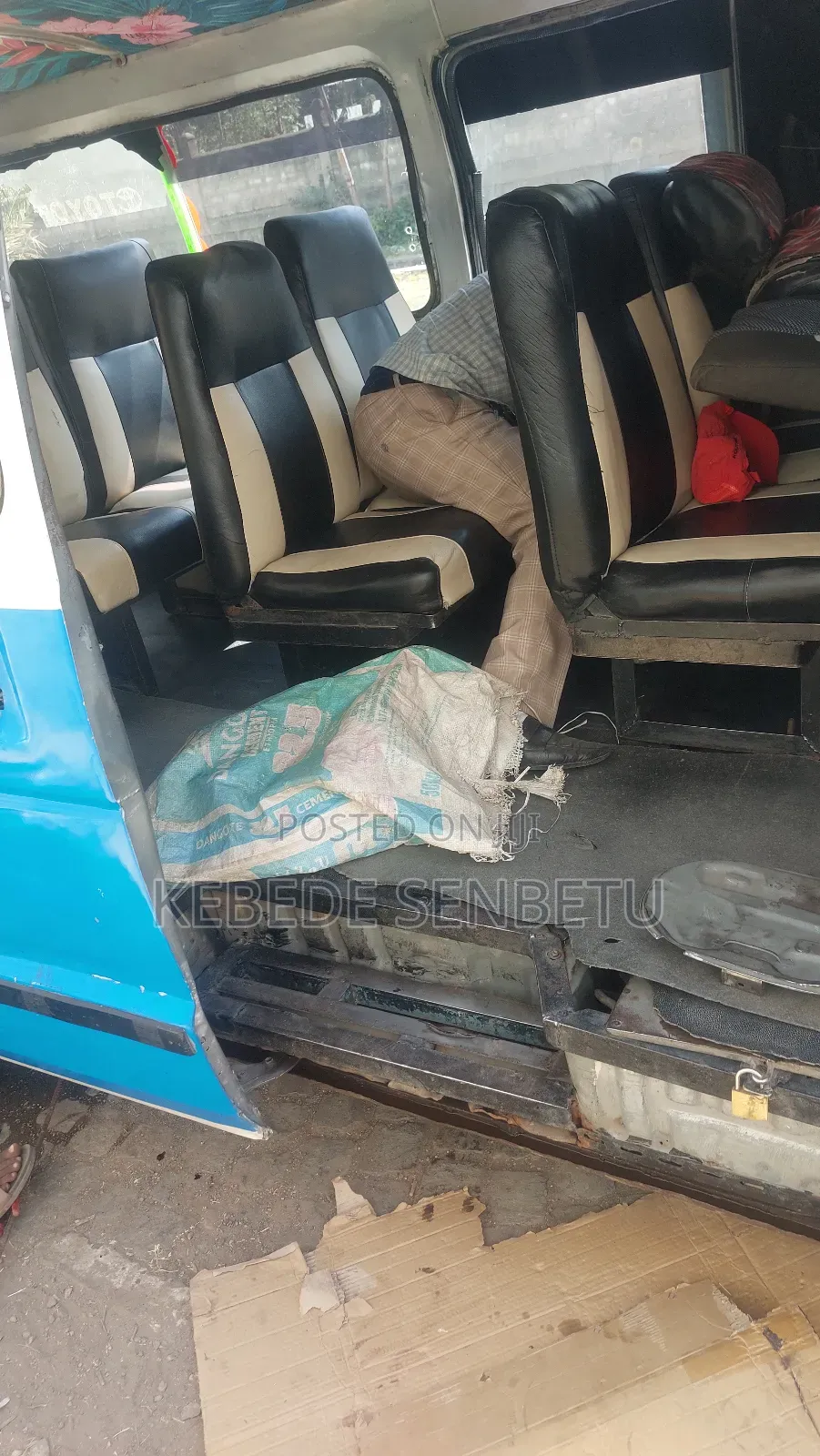 Toyota HiAce 1989 Blue