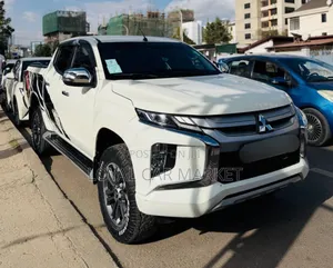 Photo - Mitsubishi L200 2022 White
