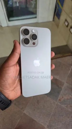 Photo - Apple iPhone 16 Pro Max 256 GB Gray