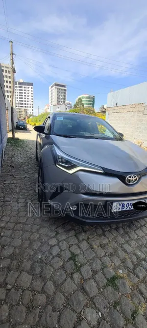 Photo - Toyota C-HR 2020 Gray