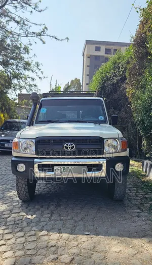 Photo - Toyota Land Cruiser 2014 White