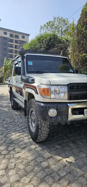 Toyota Land Cruiser 2014 White