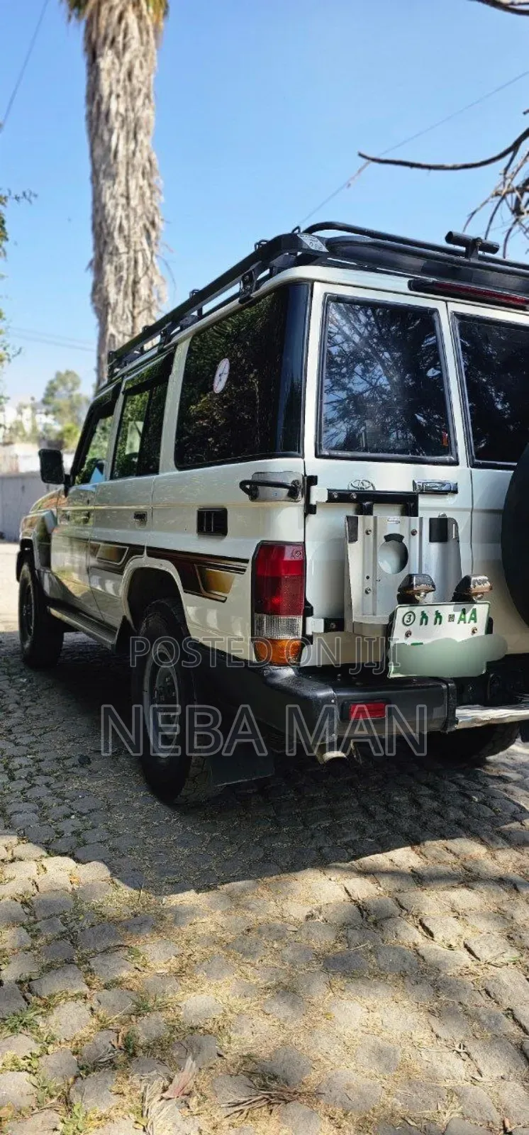 Toyota Land Cruiser 2014 White