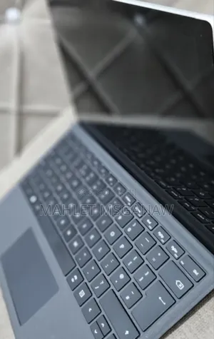 New Laptop Microsoft Surface 8GB Intel Core I7 SSD 256GB