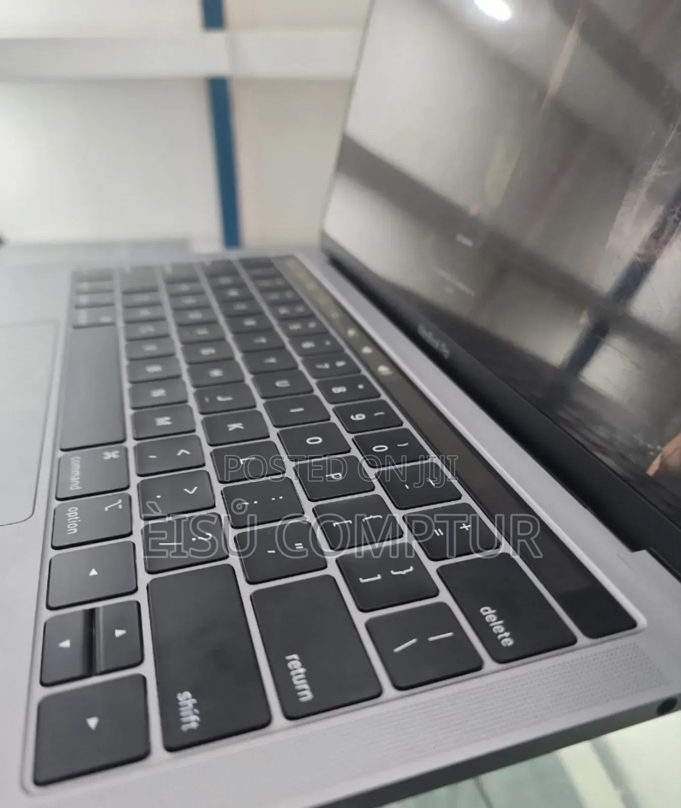 New Laptop Apple MacBook Pro 2019 8GB Intel Core I5 SSD 256GB